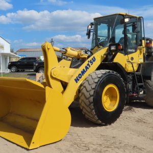 2018 Komatsu WA320-8