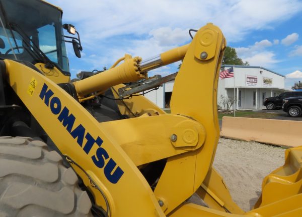 2018 Komatsu WA320-8 - Image 21