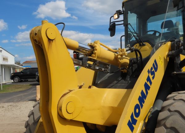 2018 Komatsu WA320-8 - Image 22
