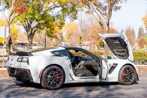 2019 Chevrolet Corvette Z06 - Image 5