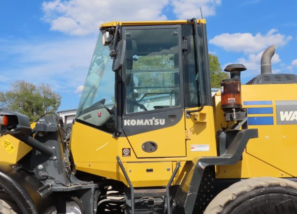2018 Komatsu WA320-8 - Image 26