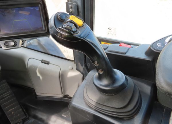 2018 Komatsu WA320-8 - Image 33