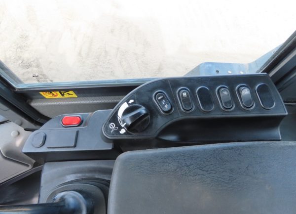 2018 Komatsu WA320-8 - Image 34