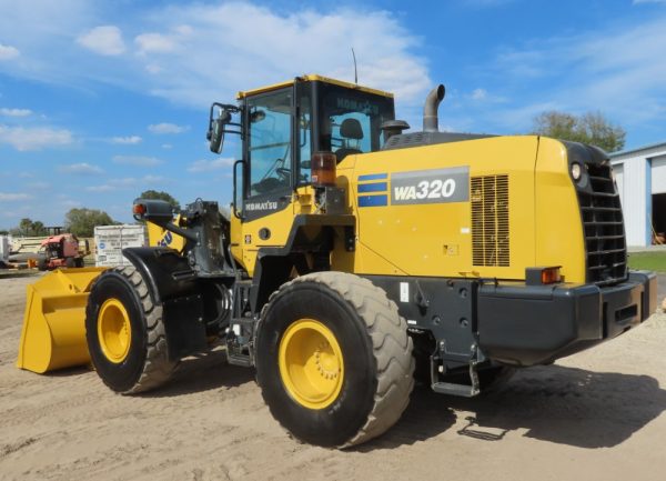 2018 Komatsu WA320-8 - Image 11