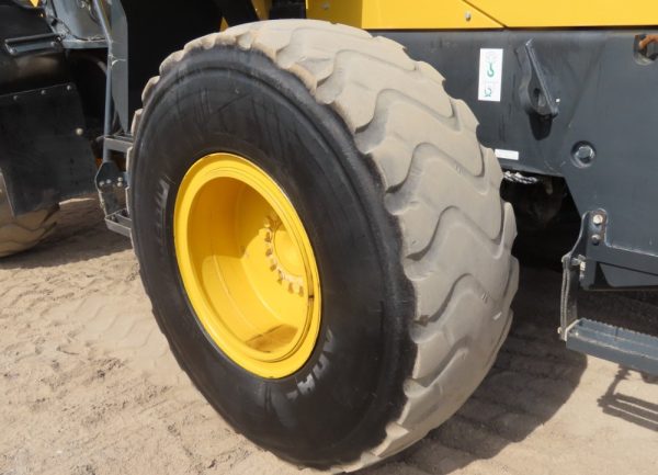 2018 Komatsu WA320-8 - Image 3