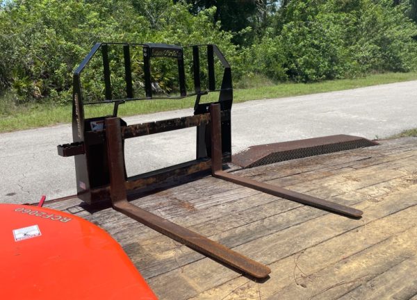 2018 Kubota L3901HST - Image 3