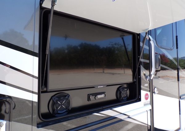 2019 Fleetwood Bounder 35K - Image 51
