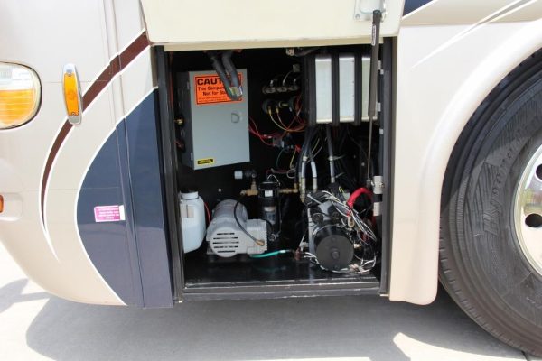 2004 Country Coach Intrigue Suite Escape - Image 10