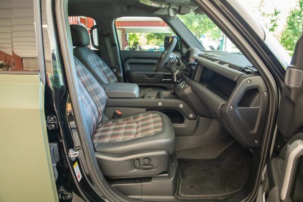 2022 Land Rover Defender 110 - Image 32