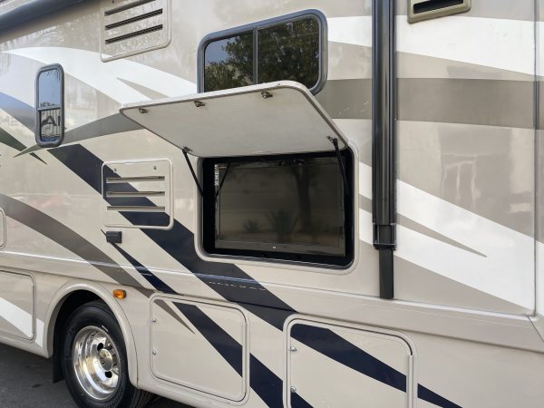 2014 Thor Ace 27.1 - Image 12