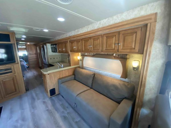 2011 Itasca Suncruiser 35P - Image 16