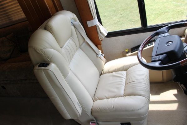 2004 Country Coach Intrigue Suite Escape - Image 29
