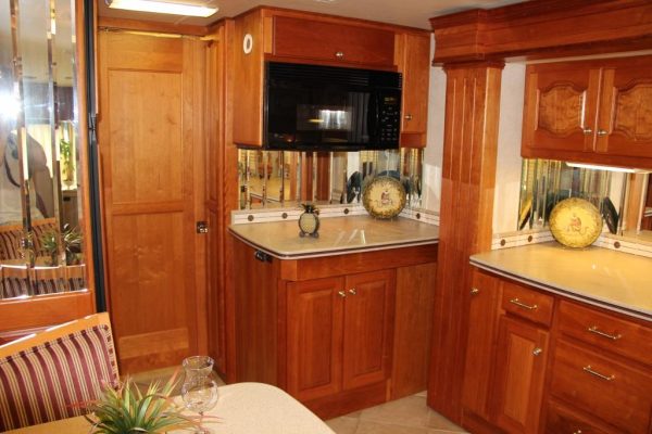 2004 Country Coach Intrigue Suite Escape - Image 38
