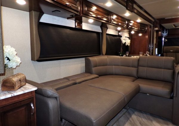 2019 Fleetwood Bounder 35K - Image 41