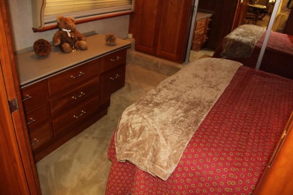 2004 Country Coach Intrigue Suite Escape - Image 50