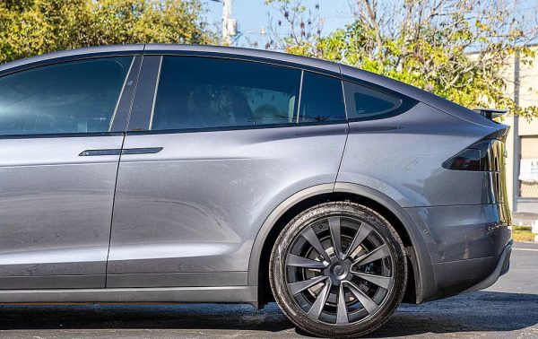 2022 Tesla Model X Plaid - Image 17