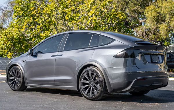 2022 Tesla Model X Plaid - Image 18