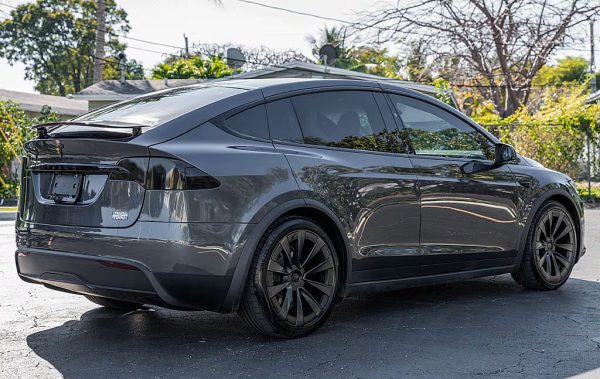 2022 Tesla Model X Plaid - Image 20