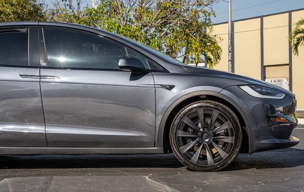 2022 Tesla Model X Plaid - Image 22