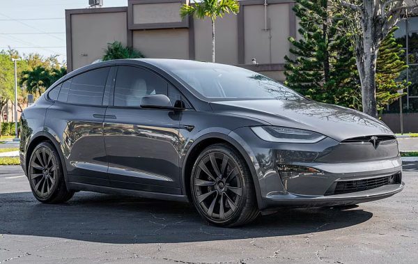2022 Tesla Model X Plaid - Image 23