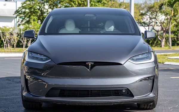 2022 Tesla Model X Plaid - Image 24