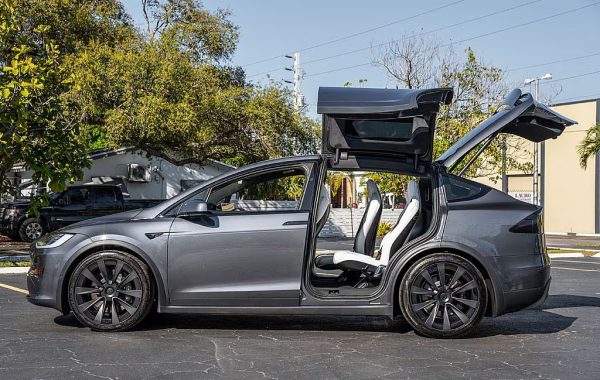 2022 Tesla Model X Plaid - Image 26