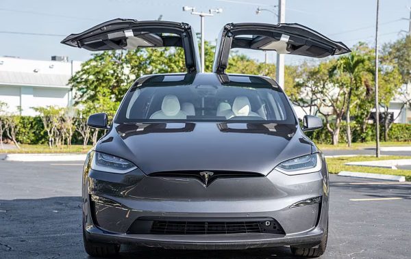 2022 Tesla Model X Plaid - Image 27