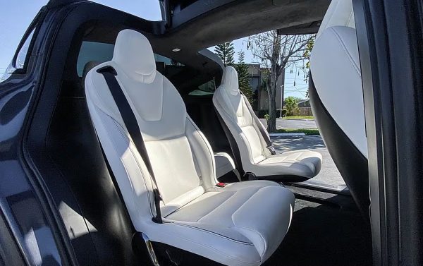 2022 Tesla Model X Plaid - Image 30