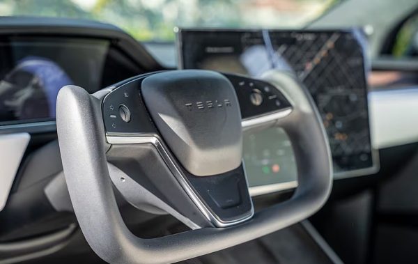 2022 Tesla Model X Plaid - Image 35