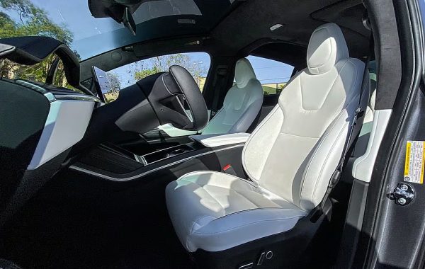2022 Tesla Model X Plaid - Image 36