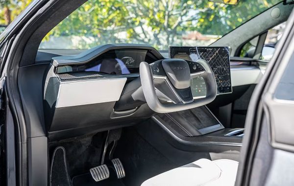 2022 Tesla Model X Plaid - Image 37