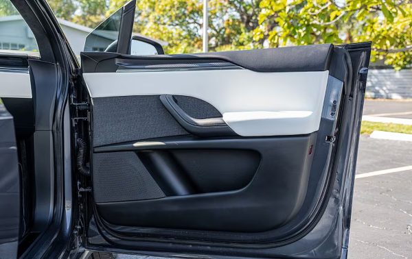 2022 Tesla Model X Plaid - Image 48
