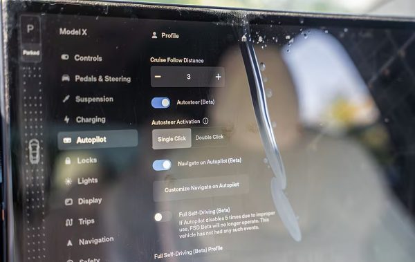 2022 Tesla Model X Plaid - Image 52