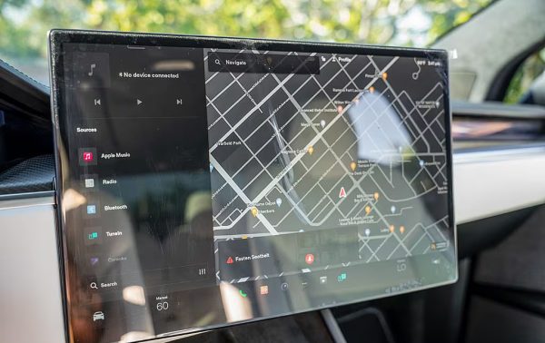 2022 Tesla Model X Plaid - Image 4