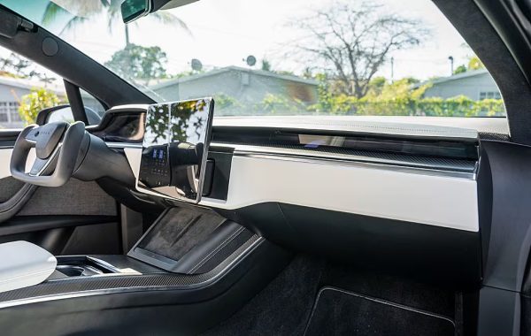 2022 Tesla Model X Plaid - Image 7