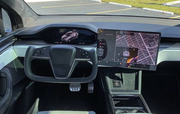 2022 Tesla Model X Plaid - Image 8