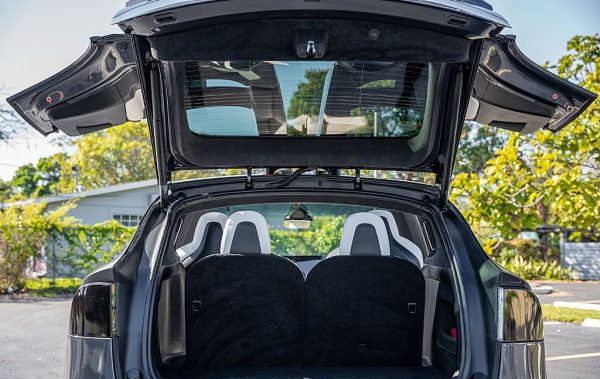 2022 Tesla Model X Plaid - Image 13