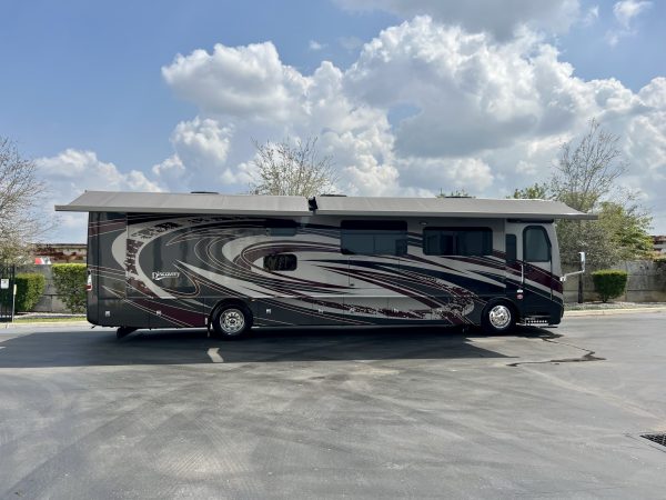 2020 Fleetwood Discovery LXE 40G - Image 10