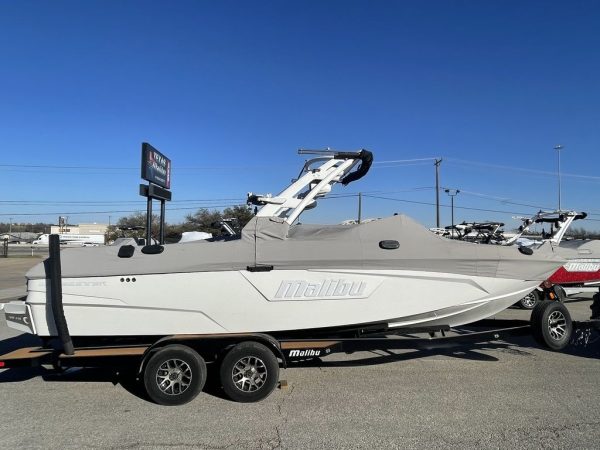 2020 Malibu Boats 25 LSV