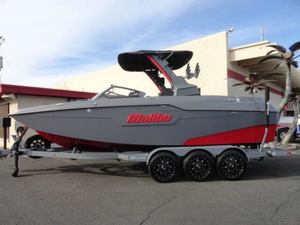 2021 Malibu Boats M240 - Image 11