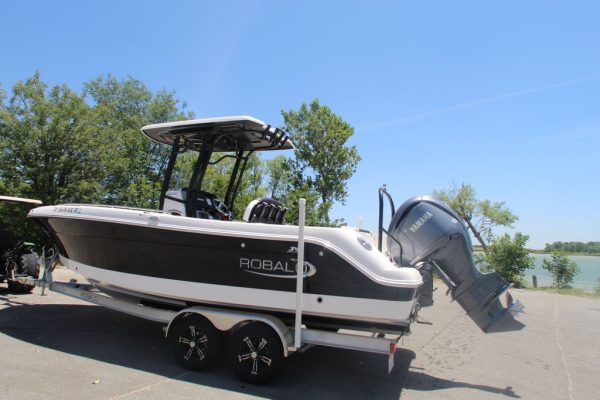 2021 Robalo R242EX - Image 10