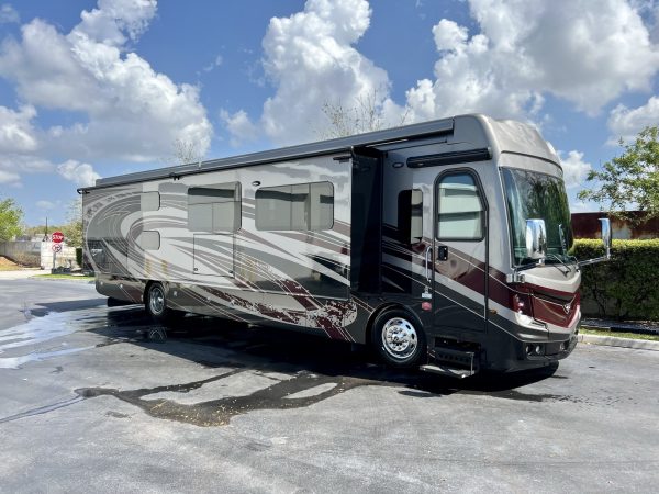 2020 Fleetwood Discovery LXE 40G - Image 13