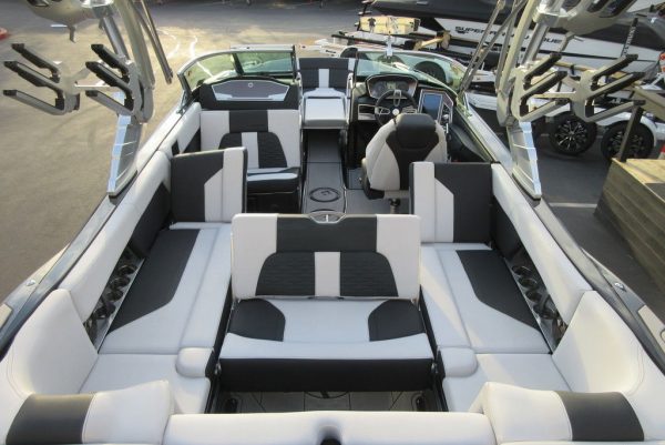 2020 MasterCraft X24 - Image 12