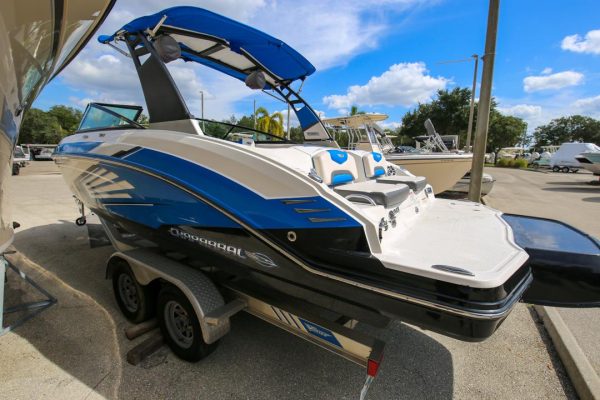 2017 Chaparral Vortex 2430 VRX - Image 5