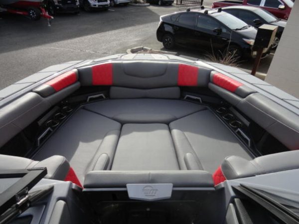 2021 Malibu Boats M240 - Image 13