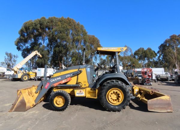 2015 John Deere 210LEP - Image 14