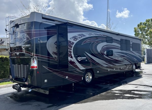 2020 Fleetwood Discovery LXE 40G - Image 15