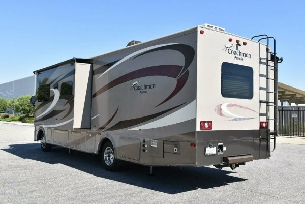 2015 Coachmen Pursuit 33BH - Image 16