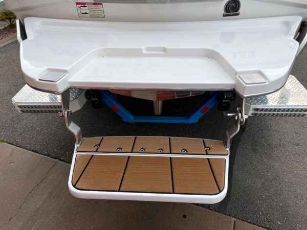 2019 Malibu Boats 23 LSV - Image 16