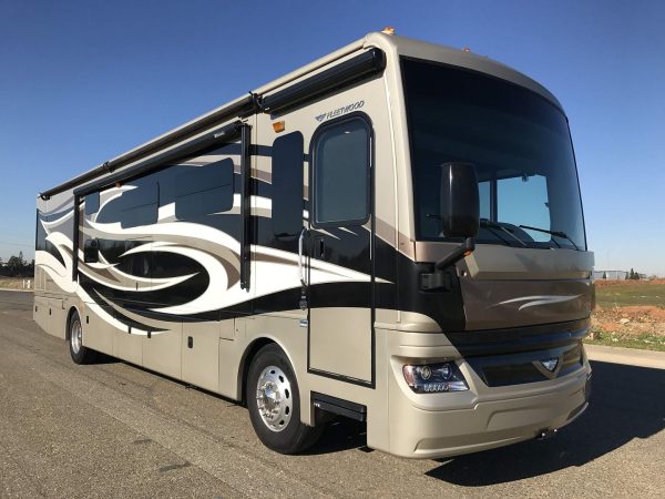 2017 Fleetwood Pace Arrow LXE 38B - Image 7